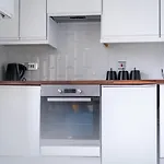 Cheerful 2 Bedroom Homely Apartment, Sleeps 6 Guest Comfy, 3X Double Bed, Parking, Free Wifi, Suitable For Business, Leisure Guest,Glasgow, Glasgow West End, Near City Centre